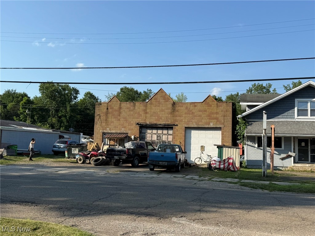 Uhrichsville - Commercial Sale