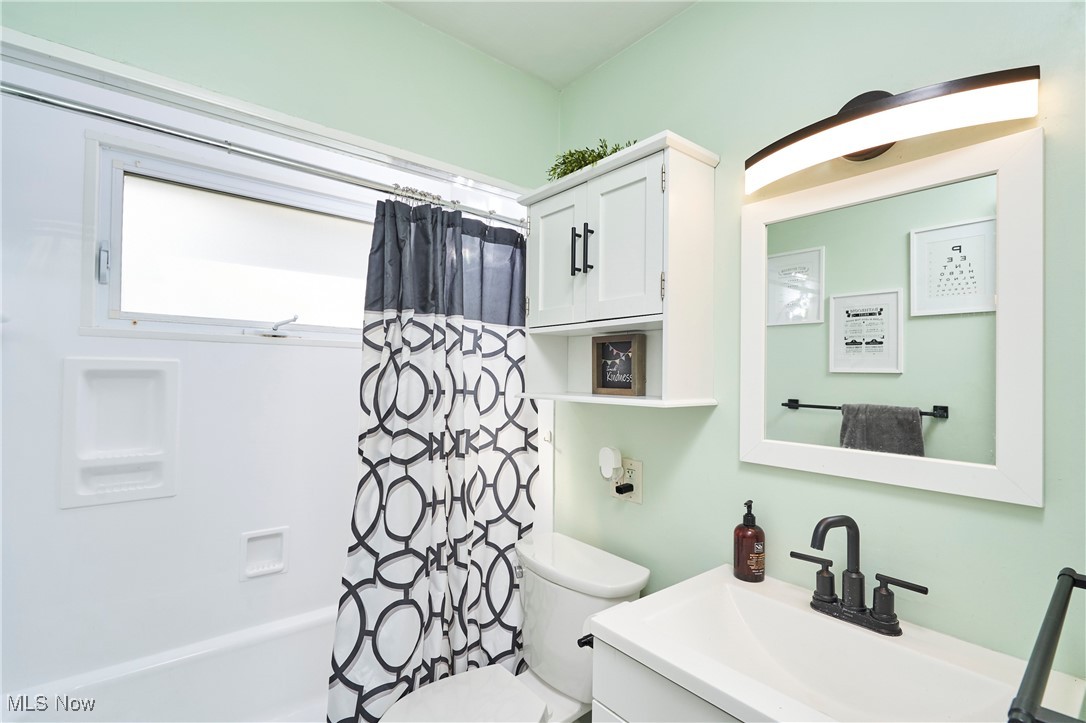 6240 Hollydale Avenue, Canton, Ohio image 13