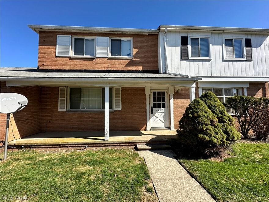 Well maintained three bedroom, one and half bath condo.  Spacious rooms with a full basement and one garage space. Newer roof and newer windows. Perfect and affordable for owner occupant or investor.

NO SELLER FINANCING, WHOLESALERS OR CONTRACT ASSIGNMENTS.