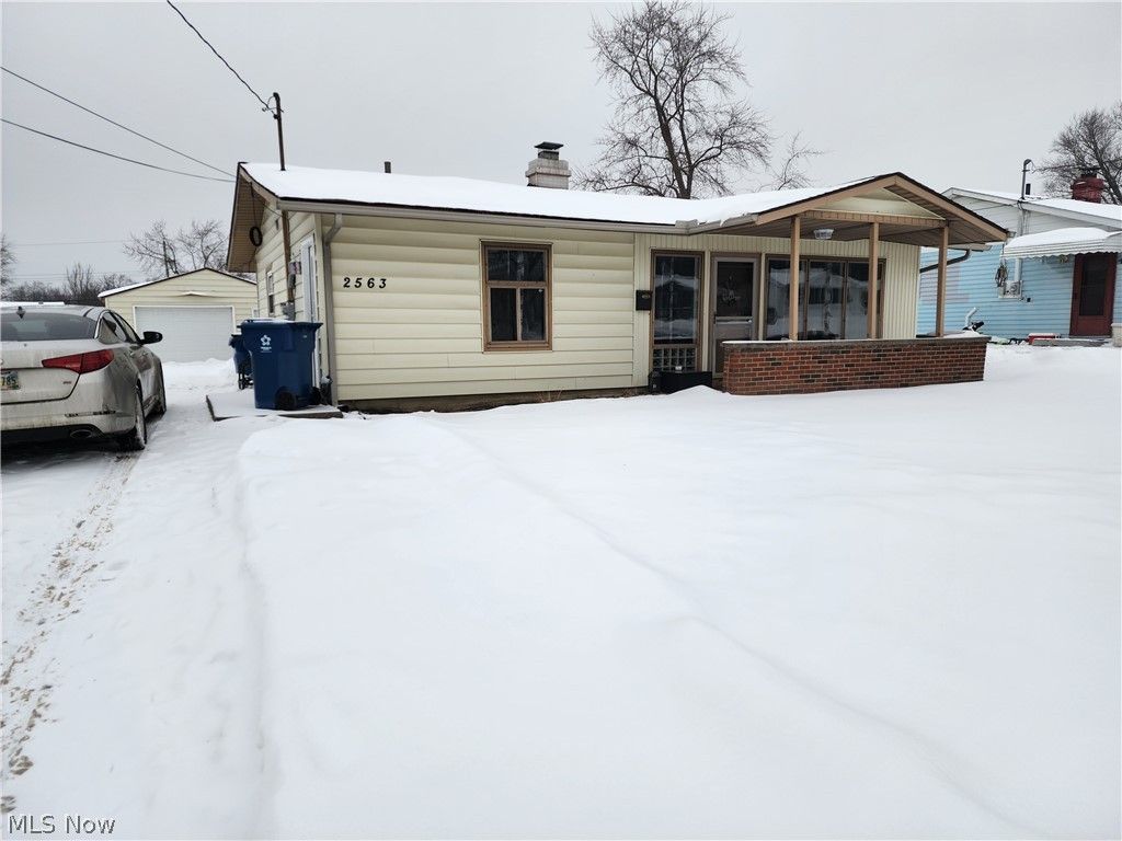 Photo of 2563 Chestnut Street, Girard, OH 44420 (MLS # 5185559)