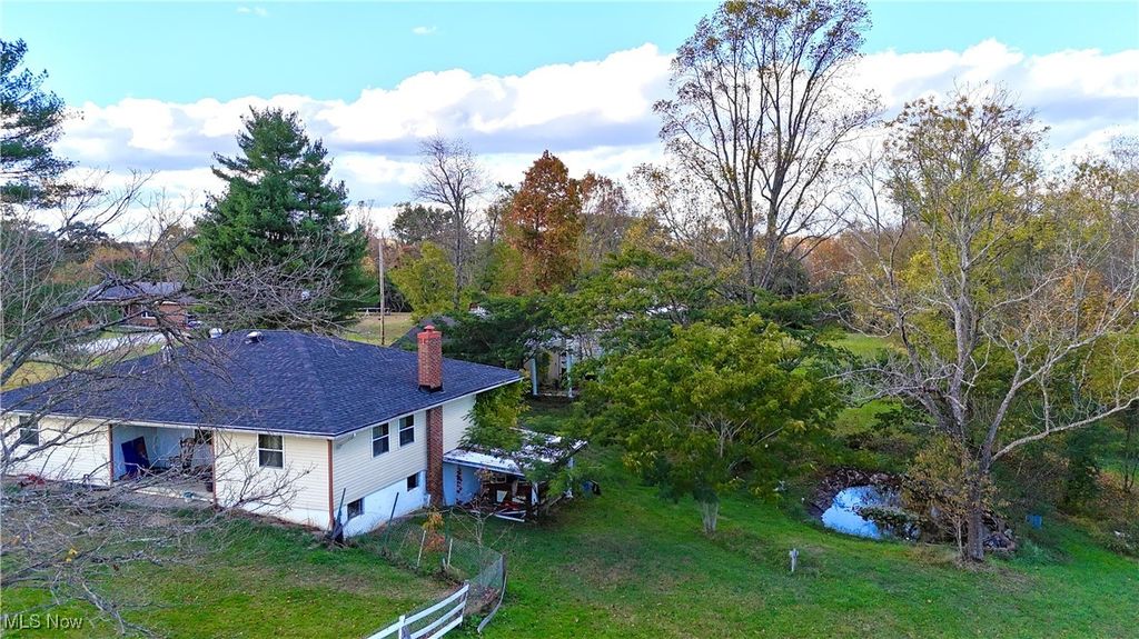 Photo of 966 State Route 555, Little Hocking, OH 45742 (MLS # 5167431)