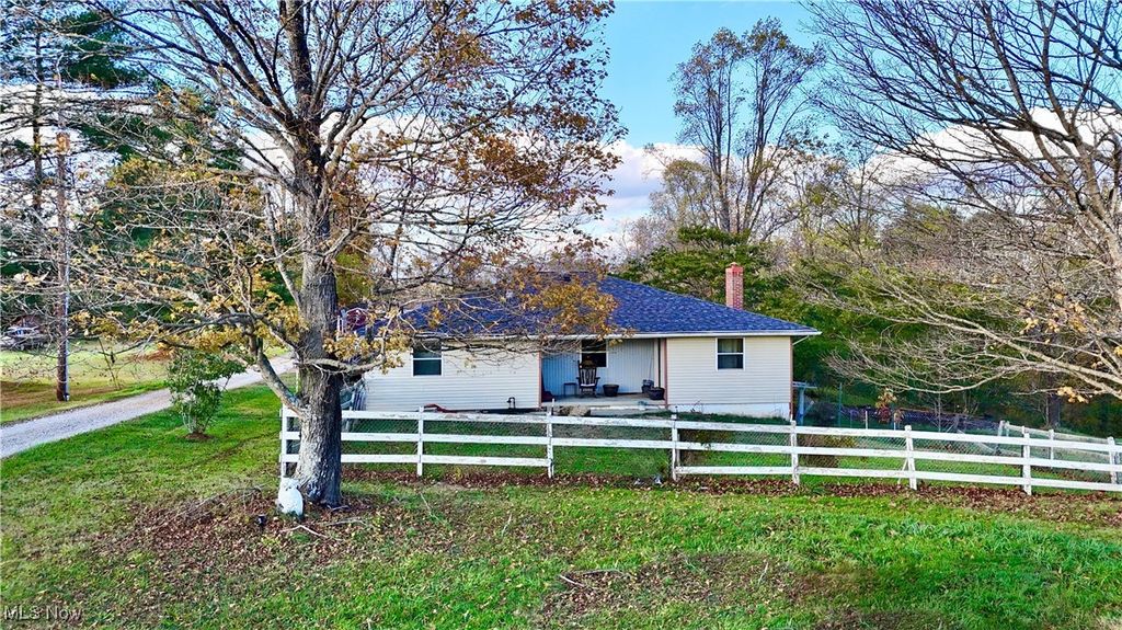 Photo of 966 State Route 555, Little Hocking, OH 45742 (MLS # 5167431)