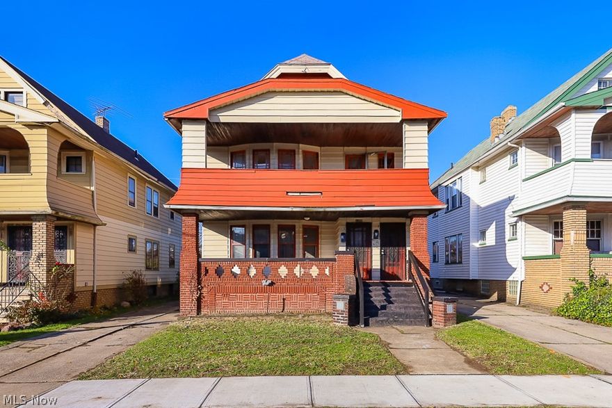 Awesome Mt Pleasant double! Well maintained and tenant ready for investors, also homebuyers may like the oppurtyunity to live in one unit and rent the other. Hardwood floors throughout, updated kitchen and bath along with newer furnance and hot water tanks.