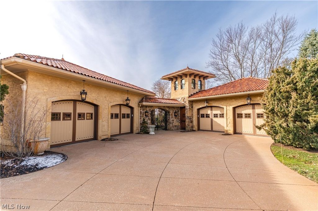 Photo of 4809 Lantern Hill Circle NW, Canton, OH 44718 (MLS # 5206419)