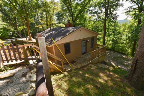 Photo of 7923 Lakeview Drive SW, Carrollton, OH 44615 (MLS # 5240865)