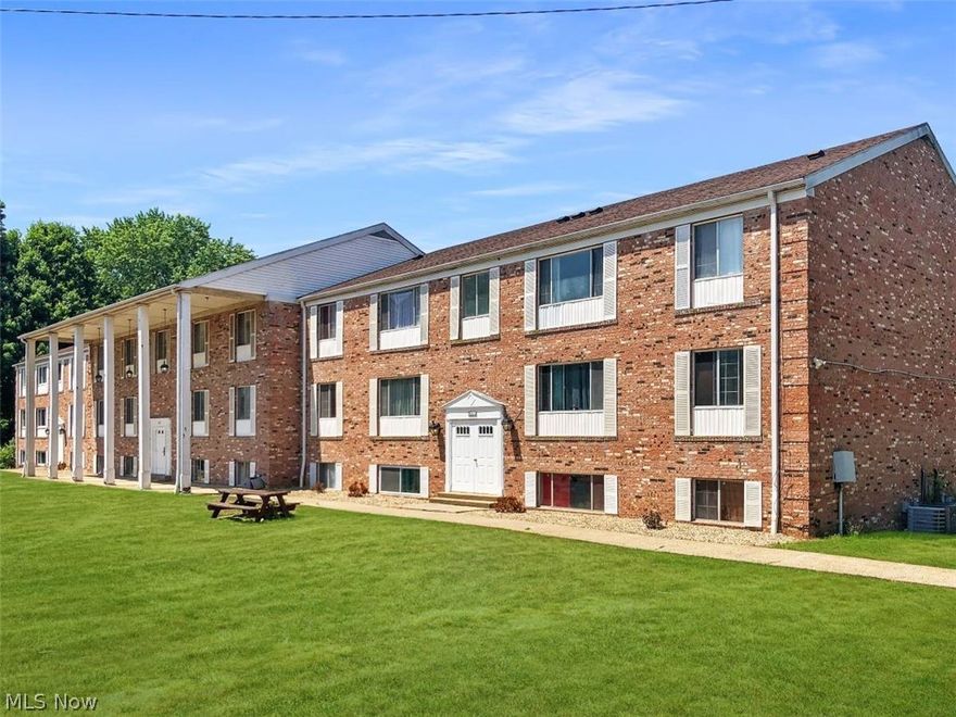 Newly remodeled 1 bed 1 bath apt on Middlebranch. 2nd floor and 3rd floor available. Tenant pays electric only. Central AC! Deck overlooking the stream.  NO PETS. $590 dep and $590 rent. $50 app fee, id, proof of income required to apply.