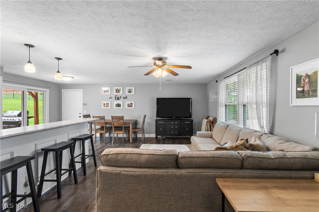 8574 Greenleaf Circle, Canal Fulton, Ohio image 6