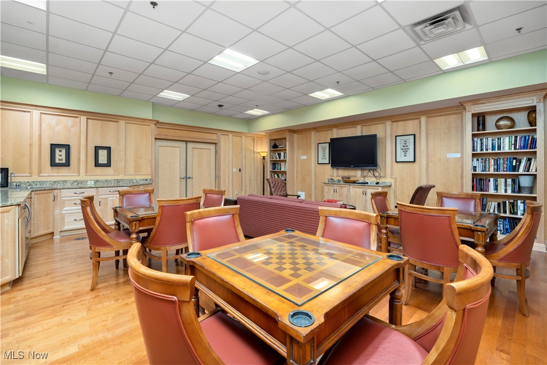 Meridian Condo - Residential