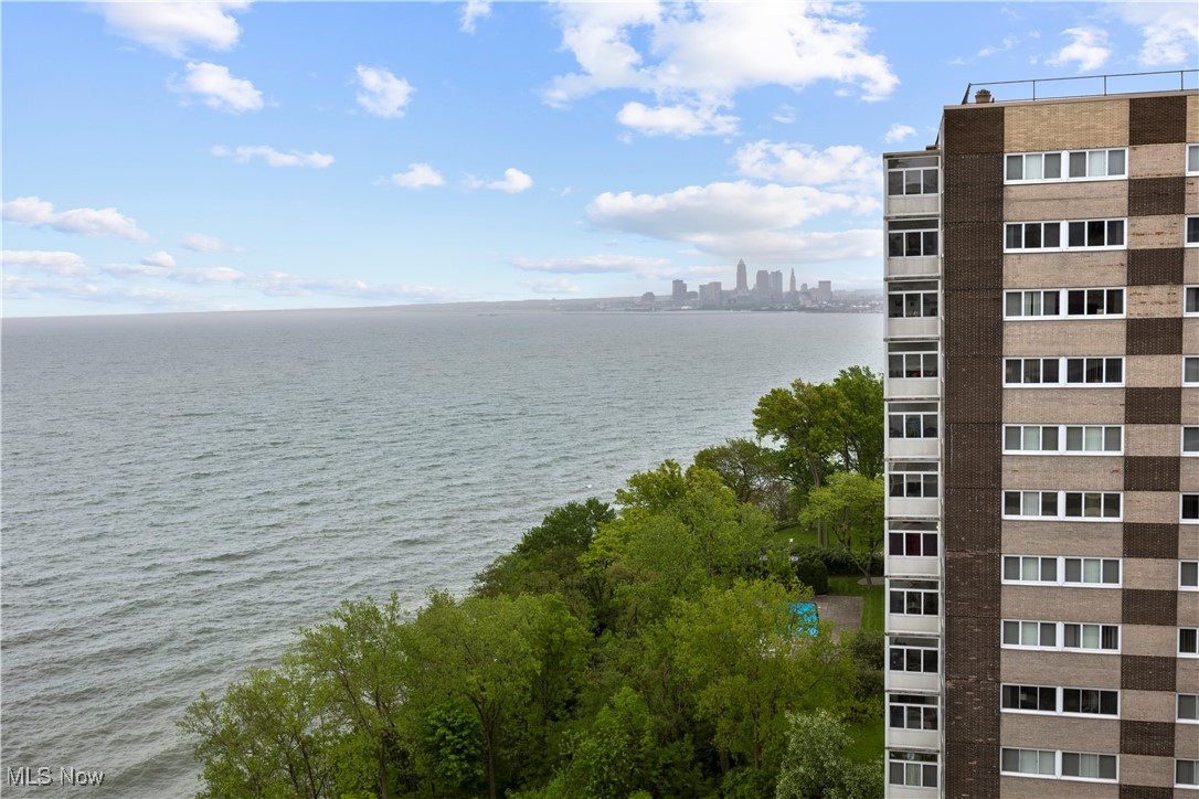 Meridian Condo - Residential