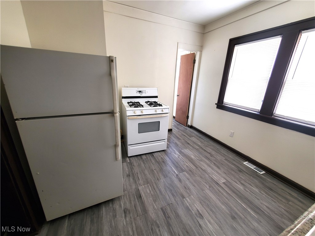 Cleveland, Ohio 44105, United States, 3 Bedrooms Bedrooms, ,2 BathroomsBathrooms,Residential,Pending,180654