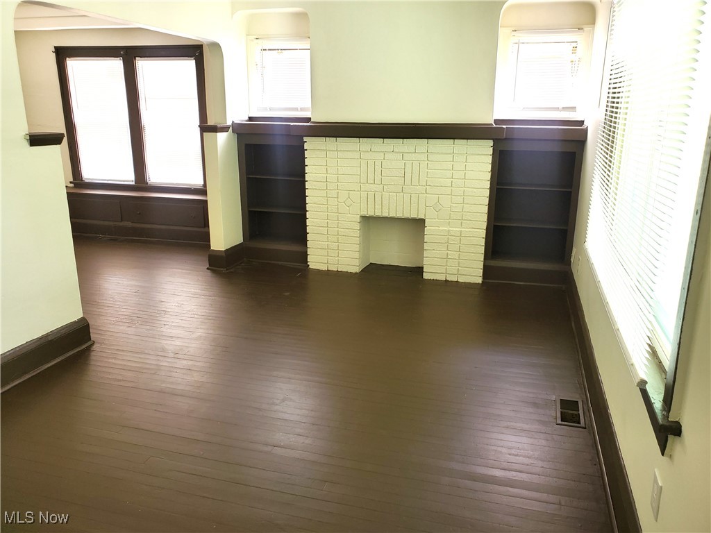 Cleveland, Ohio 44105, United States, 3 Bedrooms Bedrooms, ,2 BathroomsBathrooms,Residential,Pending,180654