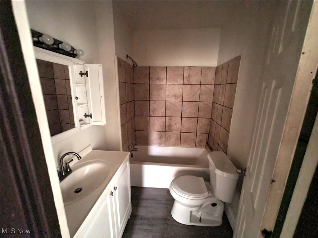 Cleveland, Ohio 44105, United States, 3 Bedrooms Bedrooms, ,2 BathroomsBathrooms,Residential,Pending,180654