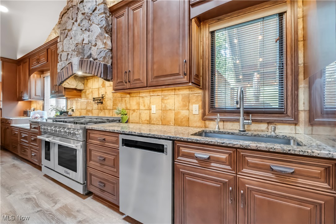 13817 Lakewood Heights Boulevard, Lakewood, Ohio image 10