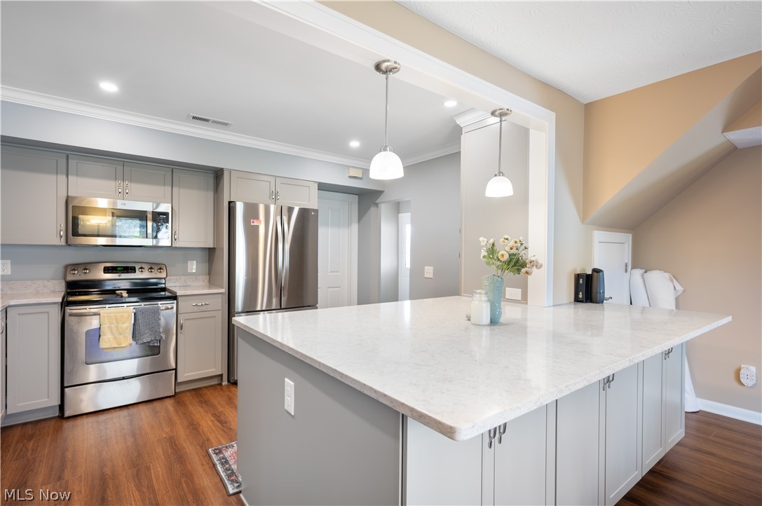 Country Scene Condo - Residential