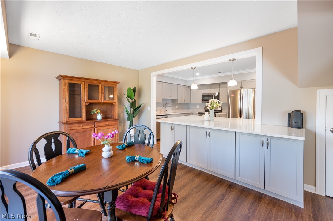 Country Scene Condo - Residential