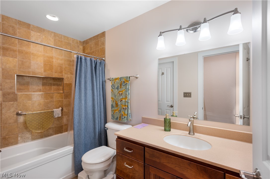 Country Scene Condo - Residential