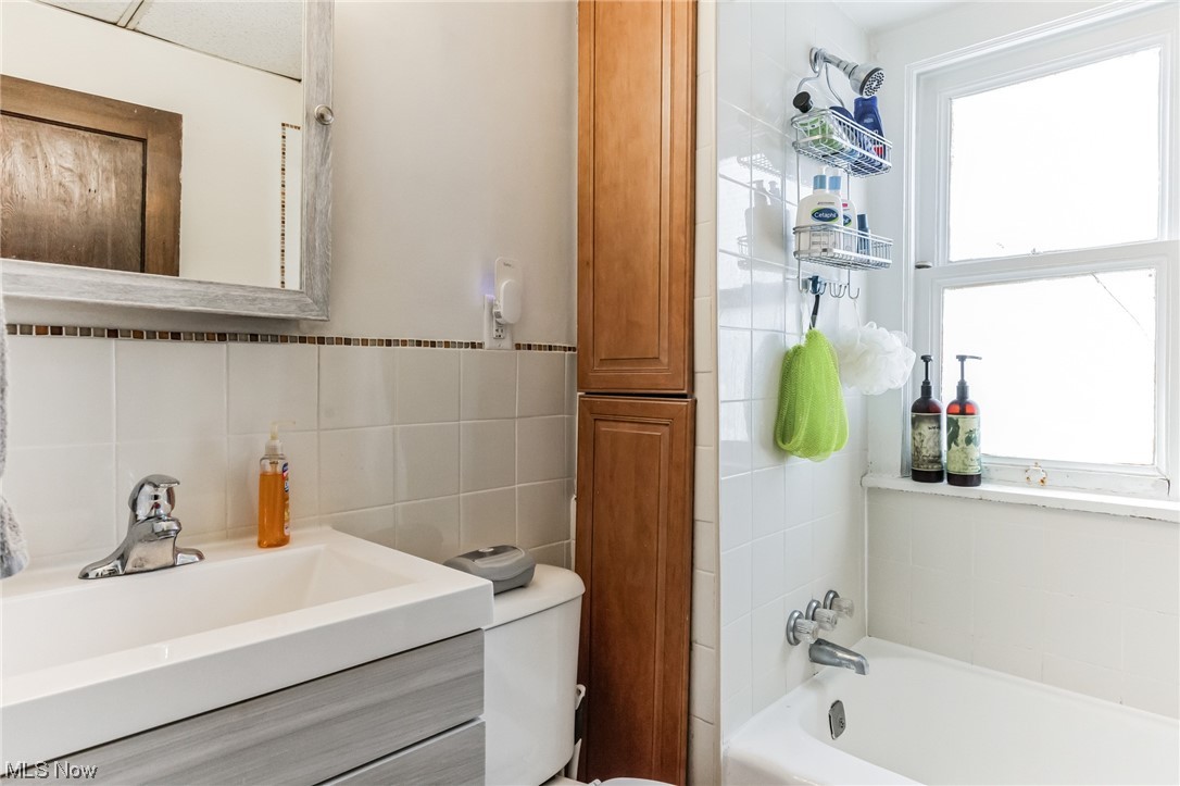 Brooklyn Realty Companys - Residential Income