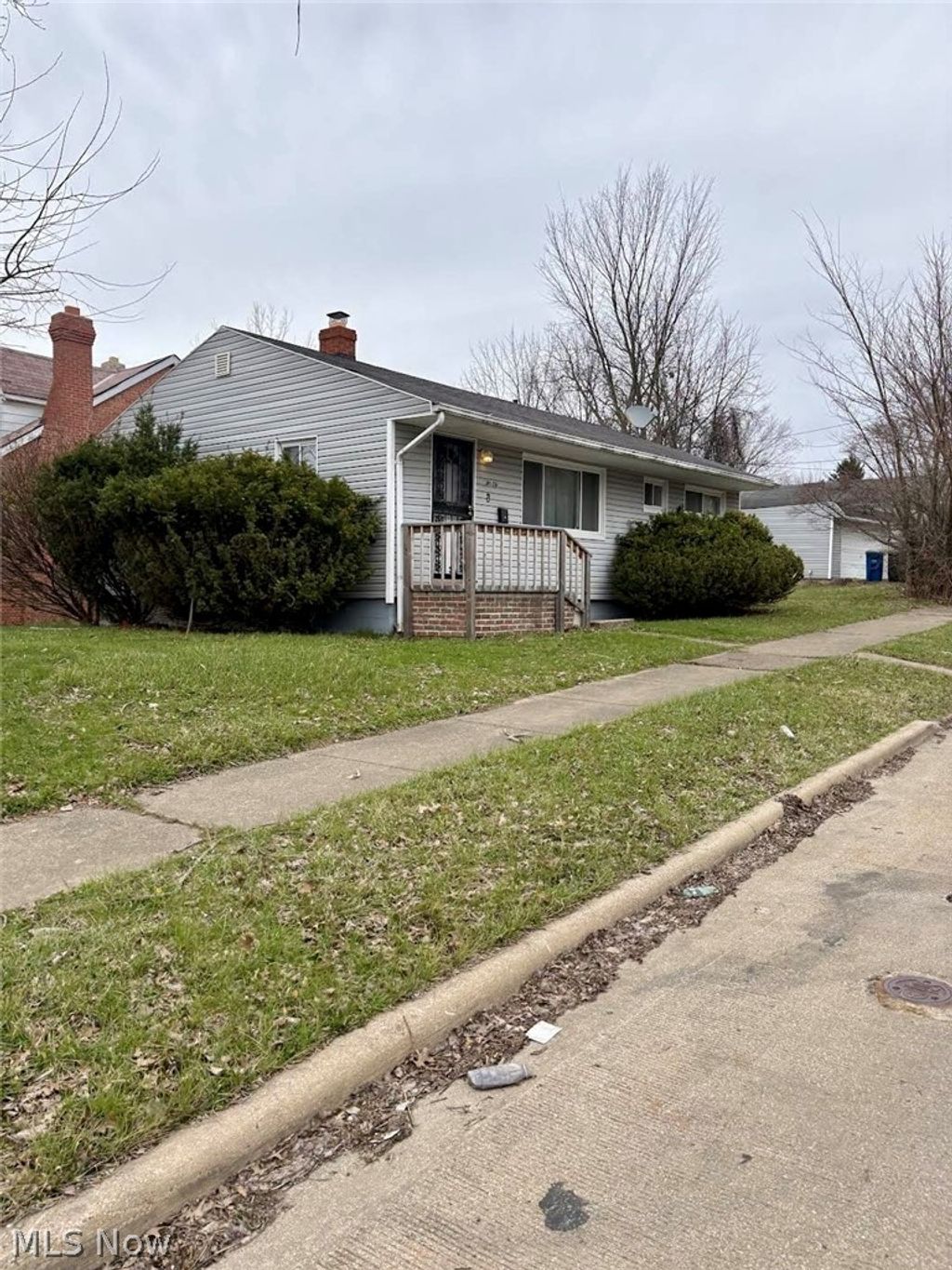 Photo of 4609 Lee Road, Cleveland, OH 44128 (MLS # 5198859)