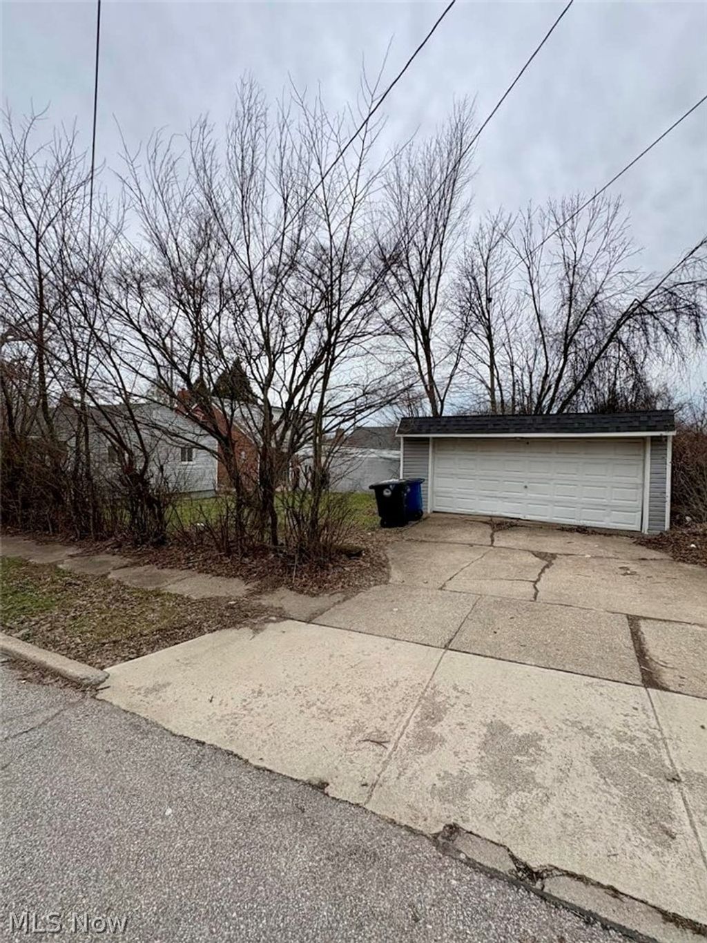 Photo of 4609 Lee Road, Cleveland, OH 44128 (MLS # 5198859)