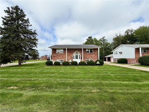 Tiny photo for 813 S Nickelplate Street, Louisville, OH 44641 (MLS # 5237946)