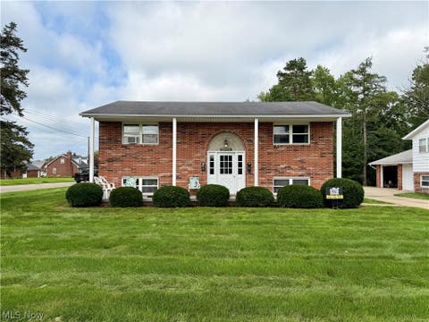 Tiny photo for 813 S Nickelplate Street, Louisville, OH 44641 (MLS # 5237946)