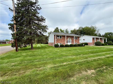 Tiny photo for 813 S Nickelplate Street, Louisville, OH 44641 (MLS # 5237946)