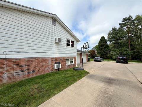 Tiny photo for 813 S Nickelplate Street, Louisville, OH 44641 (MLS # 5237946)