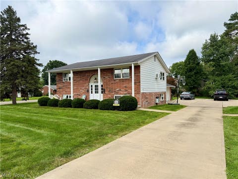 Tiny photo for 813 S Nickelplate Street, Louisville, OH 44641 (MLS # 5237946)