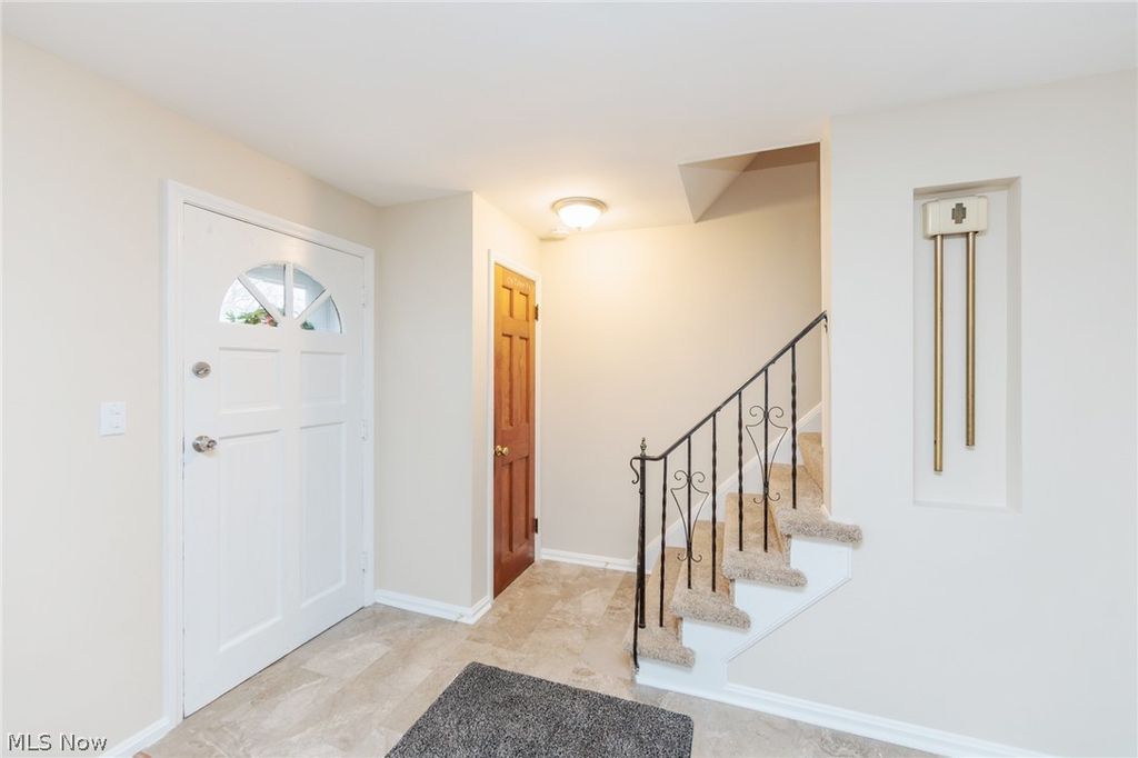 Photo of 4037 Monticello Boulevard, Cleveland Heights, OH 44121 (MLS # 5194298)