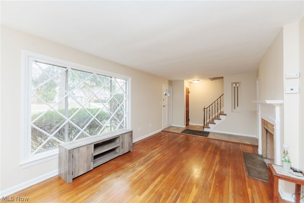 Photo of 4037 Monticello Boulevard, Cleveland Heights, OH 44121 (MLS # 5194298)