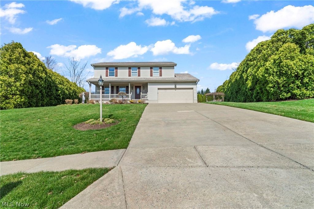 Photo of 551 E Regency Circle, Canfield, OH 44406 (MLS # 5197244)