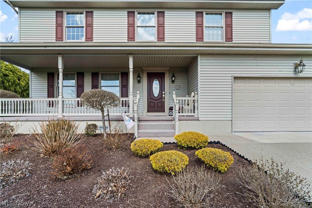 Photo of 551 E Regency Circle, Canfield, OH 44406 (MLS # 5197244)