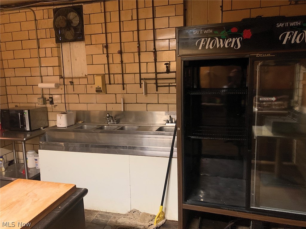 Canton - Commercial Sale