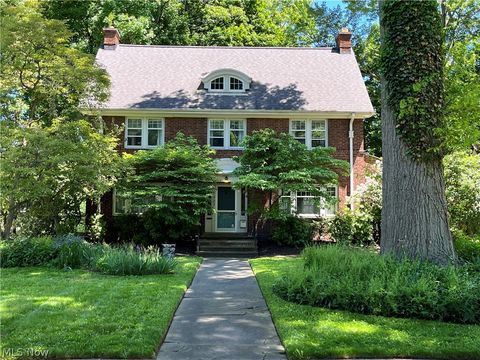Homes For Sale - 1327 Oakridge Drive<br/> Cuyahoga County, Cleveland Heights, OH 44121