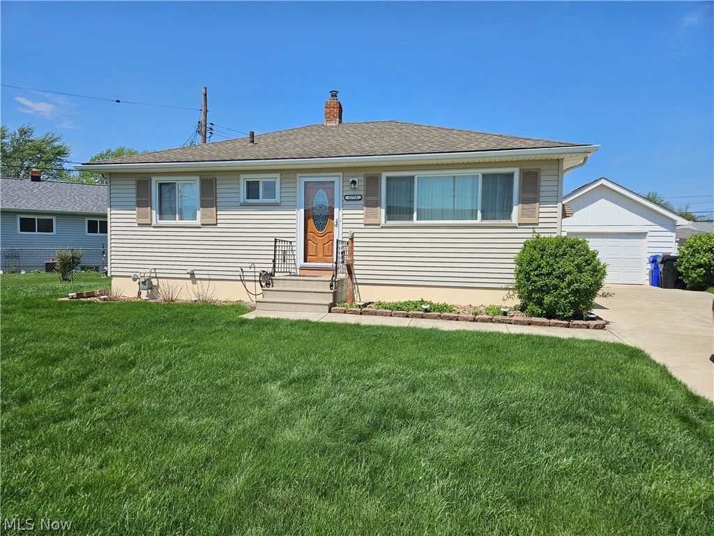 Photo of 5770 Pemberton Drive, Brook Park, OH 44142 (MLS # 5202340)