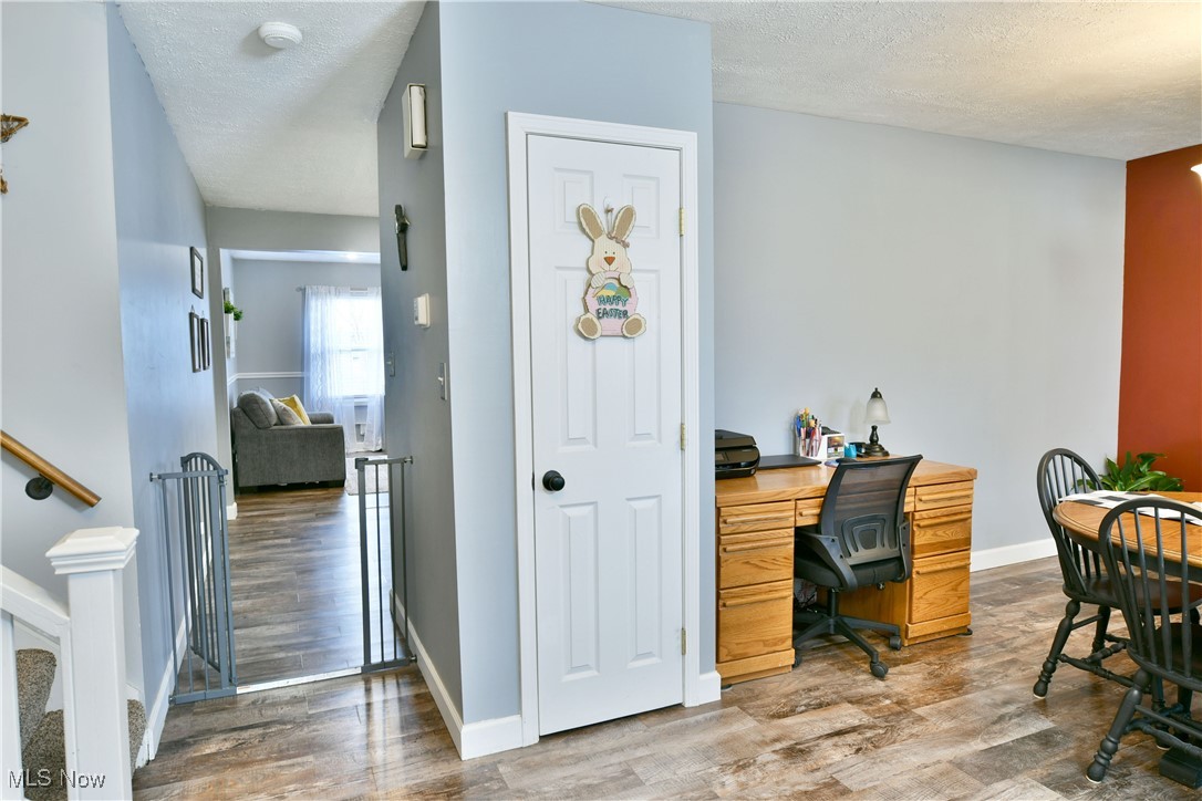 8077 Glen Oaks Drive, Warren, Ohio image 7