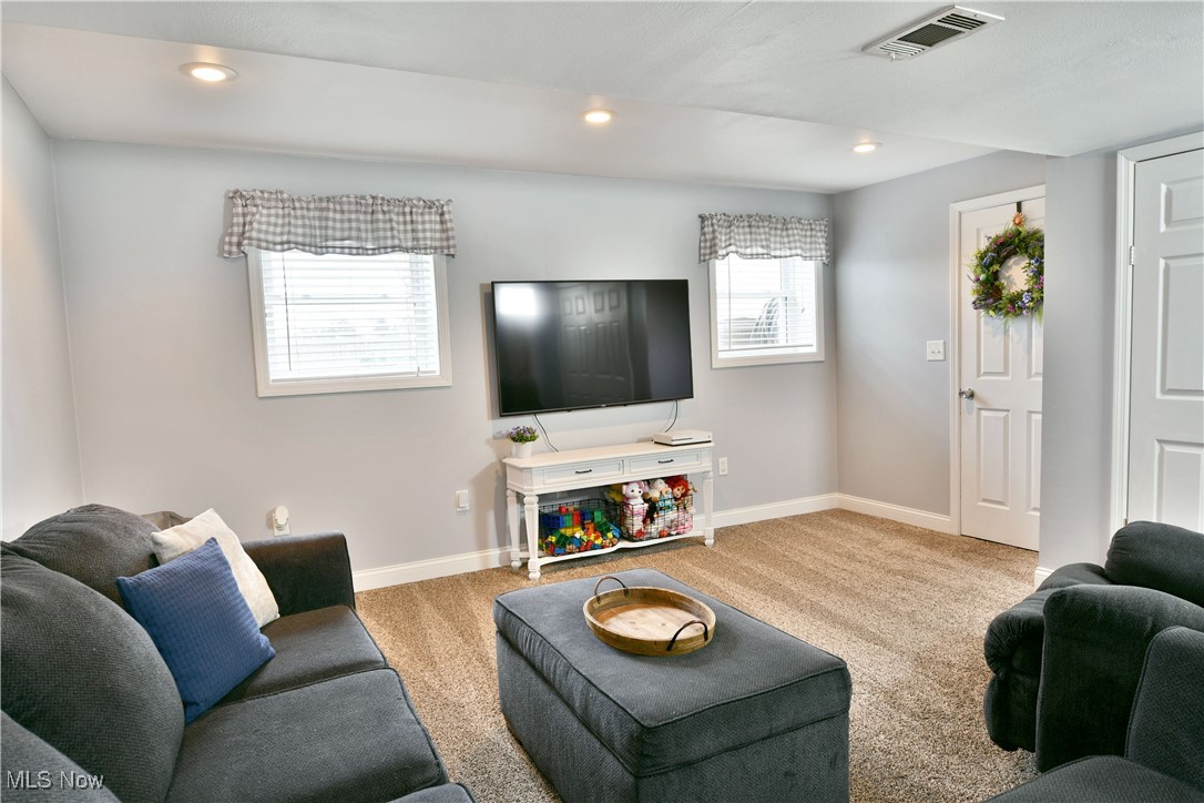 8077 Glen Oaks Drive, Warren, Ohio image 21