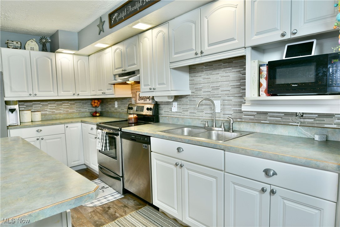8077 Glen Oaks Drive, Warren, Ohio image 11