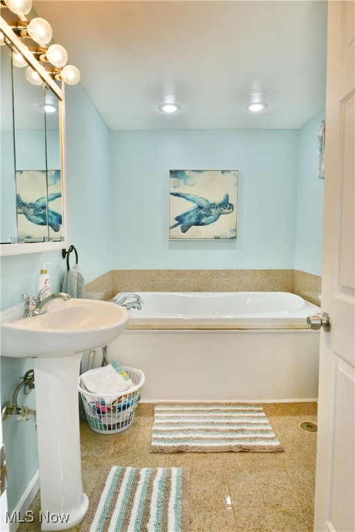 8077 Glen Oaks Drive, Warren, Ohio image 25
