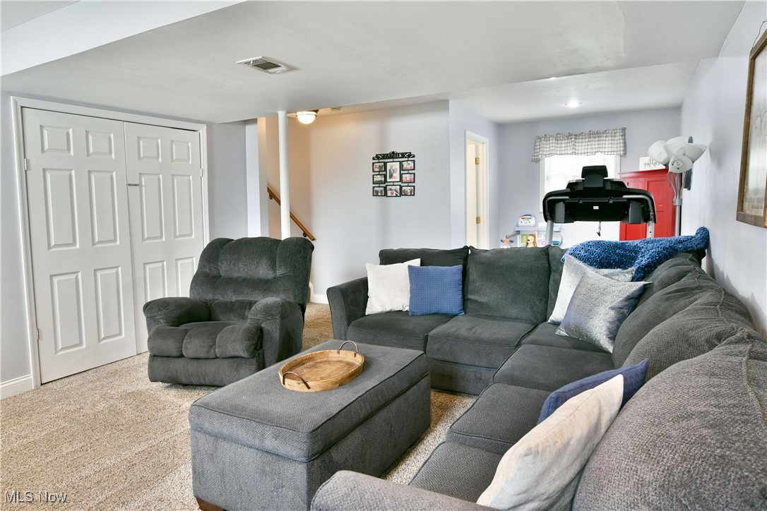 8077 Glen Oaks Drive, Warren, Ohio image 23