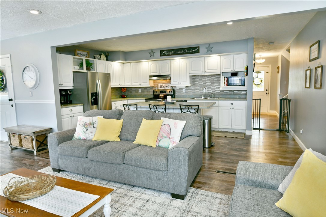 8077 Glen Oaks Drive, Warren, Ohio image 14