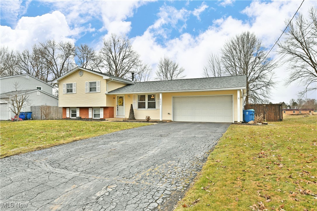 8077 Glen Oaks Drive, Warren, Ohio image 45