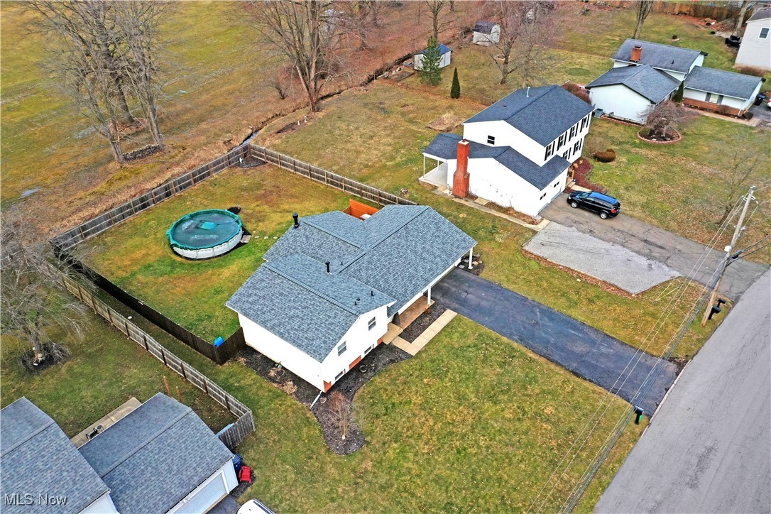 8077 Glen Oaks Drive, Warren, Ohio image 43
