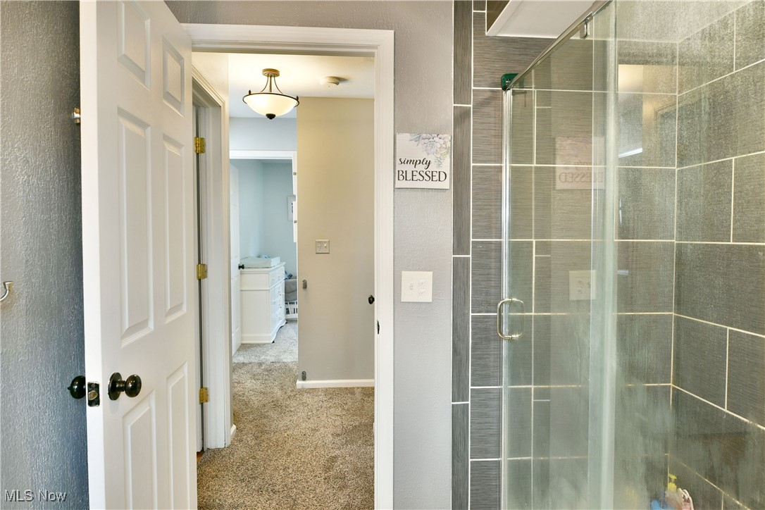 8077 Glen Oaks Drive, Warren, Ohio image 33