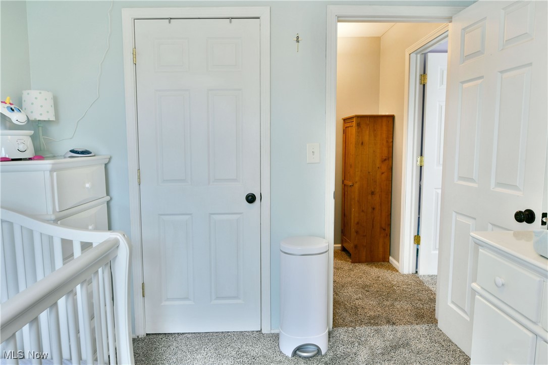 8077 Glen Oaks Drive, Warren, Ohio image 37
