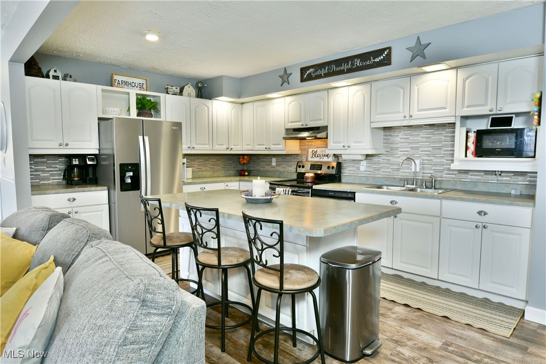 8077 Glen Oaks Drive, Warren, Ohio image 10