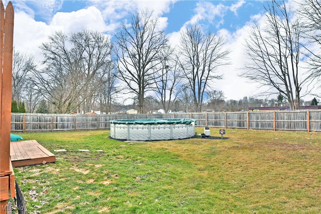 8077 Glen Oaks Drive, Warren, Ohio image 38