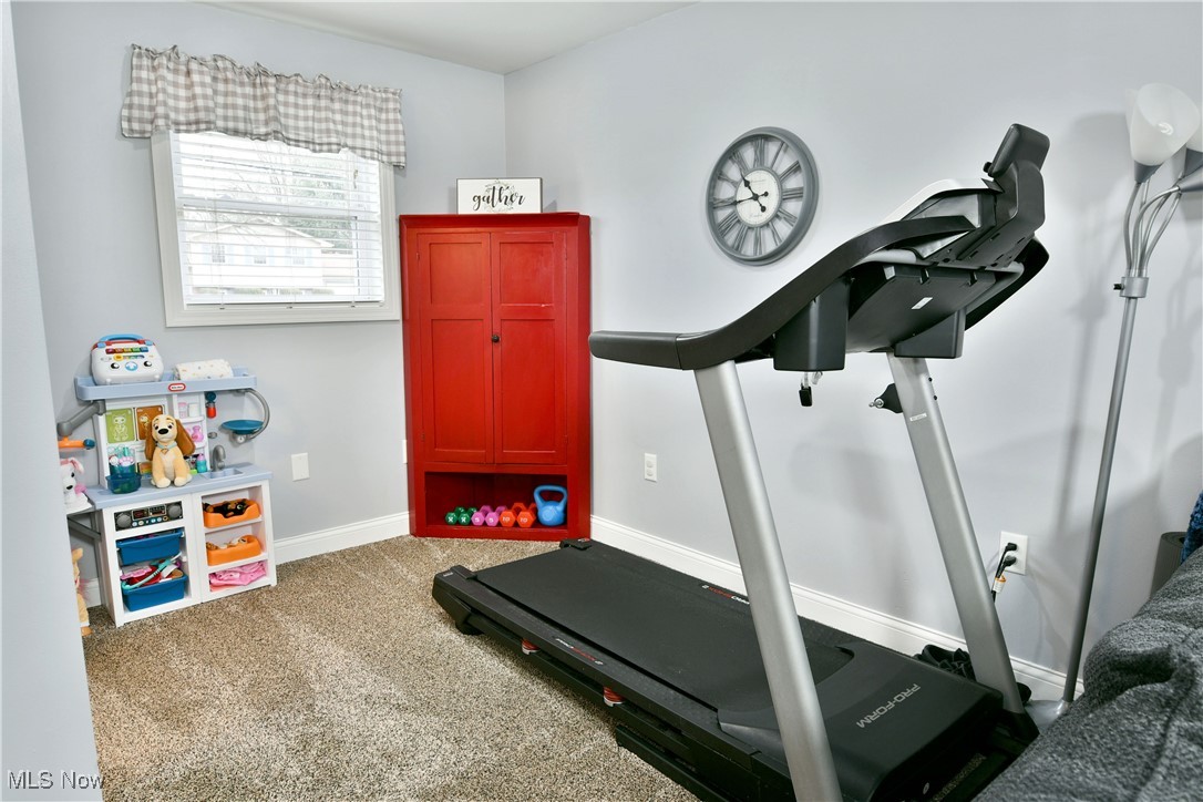 8077 Glen Oaks Drive, Warren, Ohio image 24