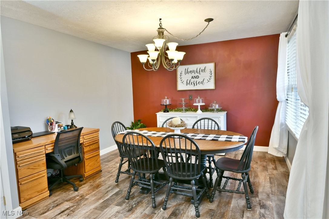 8077 Glen Oaks Drive, Warren, Ohio image 3
