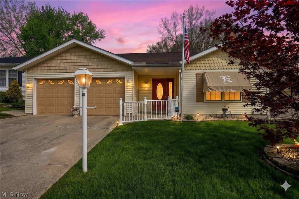 Photo of 923 Elizabeth Court, Cuyahoga Falls, OH 44221 (MLS # 5202682)